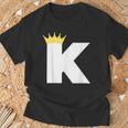 英文字 K 大文字 アルファベット モノグラム イニシャル キング クイーン クラウン Tシャツ 高齢者への贈り物