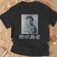 野口英世（日本の偉人）歴史上の人物 写真 肖像【変なデザイン屋さん】面白い Tシャツ 高齢者への贈り物