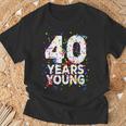 面白 40 Years Young Happy 40Th Birthday シャツ メンズ レディース Tシャツ 高齢者への贈り物