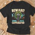 面白いコーヒーゾンビガール、カフェインが入るまでゾンビに注意 Tシャツ 高齢者への贈り物