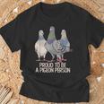 鳩の人であることを誇りに思う鳩好き。 Tシャツ 高齢者への贈り物