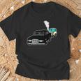 黒塗りの高級車よりも怖い無車検の軽自動車 Tシャツ 高齢者への贈り物