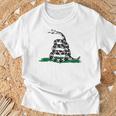 Bandera Gadsden De Laerpiente De Cascabel De Madera Del Patriota Americano Camiseta unisex Regalos para ancianos