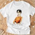 Daw Aunganuu Kyi-Signature 長袖tシャツ Tシャツ 高齢者への贈り物