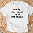 Easy Distracted By Anake Dad Mom Ratnake Tシャツ 高齢者への贈り物