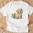 Kitten With Happy Little Birds Tシャツ 高齢者への贈り物