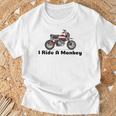 I Ride A Monkey オートバイミニバイクまたはピットバイク Tシャツ 高齢者への贈り物
