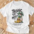 Tropic Like It's Hot パイナップル サマーサングラス ビーチ Tシャツ 高齢者への贈り物