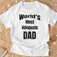 World's Most Adequate Dad はポップへの面白いギフトになります。 Tシャツ 高齢者への贈り物