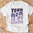 Your Mom Is My Cardio On Back 母の日 レディース メンズ Tシャツ 高齢者への贈り物
