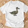 「鴨フラージュ」かも カモフラージュ 迷彩 ダジャレ 駄洒落 動物 鳥 カモ 鳧 カムフラージュ 兵士 軍隊 軍人 国防 Tシャツ 高齢者への贈り物