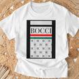 【バックプリント・背中側】Bocci ぼっち ロゴ 総柄 イタリア国旗風【変なtシャツ】陰キャ ブランド パロディ 面白 Tシャツ 高齢者への贈り物