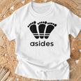【バックプリント・背中側】アシデス Asides 足です。【変なデザイン屋さん】スポーツ ブランド パロディ 面白 Tシャツ 高齢者への贈り物