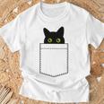 【ポケットから覗くネコ】黒猫 にゃんこ 猫好き 猫 可愛い ネコ 子猫 ネコ好き 面白い 変な 遊び心 ネタ ウケ狙い Tシャツ 高齢者への贈り物