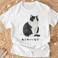 ねこのいいなり 猫 ネコ ぽっちゃり ハチワレ猫 黒白猫 白黒猫 イラスト 猫好き おしゃれ かわいい Tシャツ 高齢者への贈り物