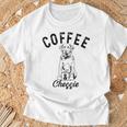 コーヒーとチェシー犬 チェサピークベイレトリーバー 子犬 Tシャツ 高齢者への贈り物