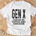 コーヒーと皮肉なユーモアに刺激された面白いジェネレーションx Gen X Tシャツ 高齢者への贈り物