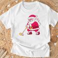 ゴルフをする面白い醜いクリスマスサンタ。 Tシャツ 高齢者への贈り物