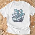 サメがたくさんトラックに Tシャツ 高齢者への贈り物