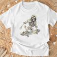 スケートボード スケルトン スケーター スケートボーダー スケートボード Tシャツ 高齢者への贈り物
