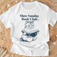 スローサンデーブッククラブ 本好きの猫 Tシャツ 高齢者への贈り物