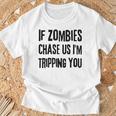 ゾンビに追われたらつまずくよおもしろいハロウィン Tシャツ 高齢者への贈り物