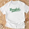 タイのバンコクビンテージスポーツグラフィック。 Tシャツ 高齢者への贈り物