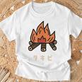 タキビ 焚き火 たきび キャンプ イラスト かわいい おもしろ キャンプグッズ Tシャツ 高齢者への贈り物