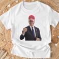 トランプの帽子をかぶったバイデンの陽気なグラフィック 長袖tシャツ Tシャツ 高齢者への贈り物