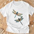 トンボ、飛ぶ昆虫のトンボ、トンボ。 Tシャツ 高齢者への贈り物