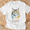 ノルウェージャンフォレストキャット 水彩画ポートレート2 Tシャツ 高齢者への贈り物
