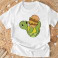 ハンバーガーを食べるかわいいカメ 面白いハンバーガー 長袖tシャツ Tシャツ 高齢者への贈り物
