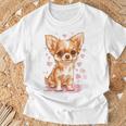 ハートに囲まれた愛らしいチワワ Tシャツ 高齢者への贈り物