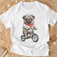 パグ いぬ イラスト パグ好き 犬好き 自転車 かわいい おもしろ レトロ かっこいい Tシャツ 高齢者への贈り物
