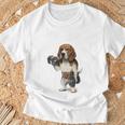 ビーグル 犬 ダンベル 筋トレ 筋肉 ワークアウト ジム Tシャツ 高齢者への贈り物
