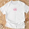 ヨガ エレガント 蓮の花 和書風 デザイン Tシャツ 高齢者への贈り物