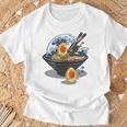 ラーメン 海 波 寝ぼける たまご Tシャツ 高齢者への贈り物