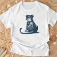 子ライオン – 子ライオンの後姿 Tシャツ 高齢者への贈り物