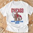 教皇レオンxiv 2025 – シカゴ初のアメリカ教皇デザイン Tシャツ 高齢者への贈り物