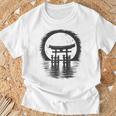 日本の鳥居アート Tシャツ 高齢者への贈り物