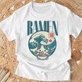 猫食べるラーメン キッズ&大人、日本の神奈川波ラーメン Tシャツ 高齢者への贈り物