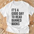 禁止された本を読むのに良い日だ面白いヴィンテージ Tシャツ 高齢者への贈り物