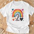 私はもう2歳 女の子のためのかわいいレインボーバースデーデザイン Tシャツ 高齢者への贈り物