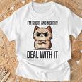 私は短気で口うるさいので、それを扱います。態度猫 Tシャツ 高齢者への贈り物