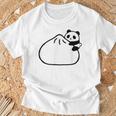 肉まんに抱きつくパンダ かわいい チャイナ 白黒 Panda Meat Bun Tシャツ 高齢者への贈り物