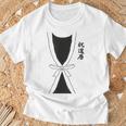 面白い 赤いちゃんちゃんこ おもしろ 還暦祝い 60歳 ギフト・プレゼント 祝還暦 Tシャツ 高齢者への贈り物