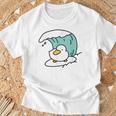 面白くてかわいい小さなアヒルが波をキャッチ。 Tシャツ 高齢者への贈り物