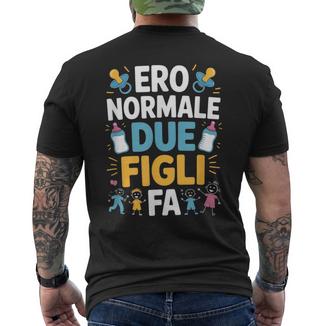 Ero Normale Due Figli Fa Papà Divertente T-shirt da uomo con stampa posteriore - Novitaregali