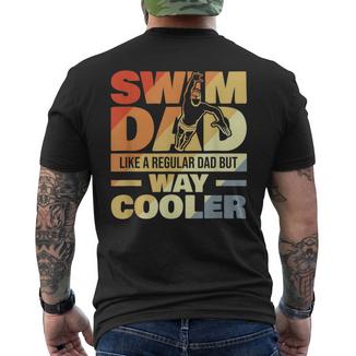 Uomo Nuota Papà Come Un Papà Normale T-shirt da uomo con stampa posteriore - Novitaregali