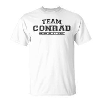 Fière Famille Cadeau Nom De Famille T-Shirt - Cadeauxyz